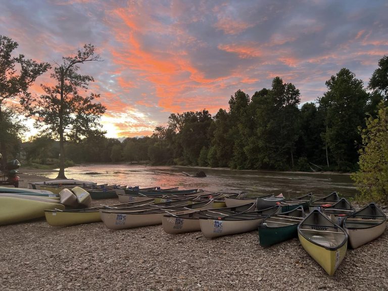 Canoes in sunset 768x576
